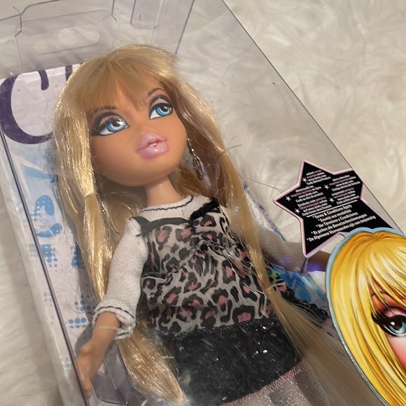 NIB Bratz Vintage Cloe 10th Anniversary Edition Sealed - Picture 3 of 17